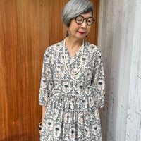 受注品【No.41の柄セミオーダー可】   憧れのカシュクールドレス✴︎気持ちいい薄手コットン★【白地×フォークロア柄黒】
