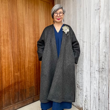 【受注品26'コート No.3 寒い日もドレスのようなコートで温かい幸せ^ ^  ウール100%のカシミヤ配合の毛並みがある四角コート、セミオーダー品、今だけ仕上がり1週間、グレー】