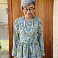 【No.28セミオーダー可】   憧れのカシュクールドレス✴︎気持ちいい極薄コットン★ライトグレー×大花柄