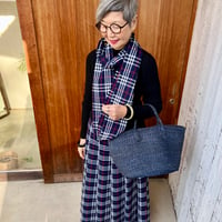 【No.15】★冬が楽しいスカート★25'26'秋冬●【No.15最高なシルエット、バーバリー調タータンチェック紺】★お手入れ簡単なのにこの高級感★共布ミニマフラー付き！