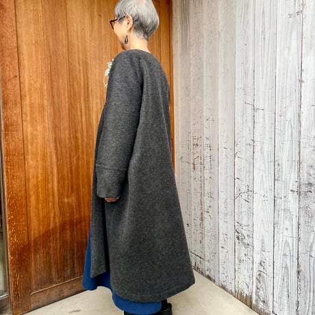 【受注品26'コート No.3 寒い日もドレスのようなコートで温かい幸せ^ ^  ウール100%のカシミヤ配合の毛並みがある四角コート、セミオーダー品、今だけ仕上がり1週間、グレー】