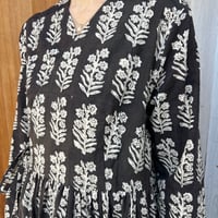 3日以内に発送【No.34残り現品のみ、丈を短く直せます】   憧れのカシュクールドレス✴︎気持ちいい極薄コットン★黒地×白花柄
