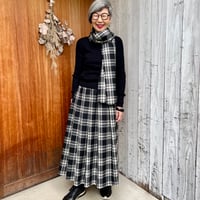 【No.1】★冬が楽しいスカート★25'26'秋冬No.1 ●黒地×白タータンチェック★国産、高級タータンチェックスカート★共布マフラー付き！