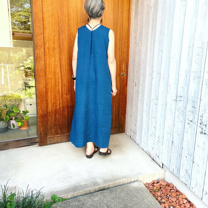 スリードッツ　ノースリーブワンピース　中古　ブルー 受注品☆真夏に着たいノースリーブワンピース ✴︎インクブルー色