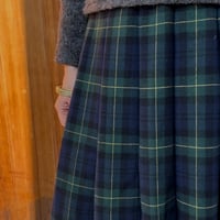 【受注品】春先まで着れるちょうど良い薄手ウールのタータンチェックスカート、グリーン×紺