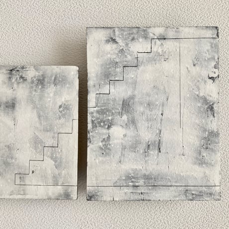 Wall hanging /” Ascend”（Two-piece set） ◇ 陶板の壁掛け「登る」2枚組み