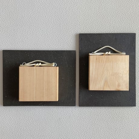 Wall hanging /” Ascend”（Two-piece set） ◇ 陶板の壁掛け「登る」2枚組み