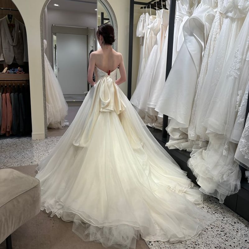 ウェディングドレス 柔らかく重ねたチュールスカート ふっくら柔らかな  