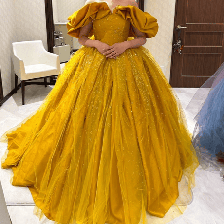 カラードレス オフショルダー キラキラチュール イエロー 派手な 披露宴/結婚式 プリンセスライン