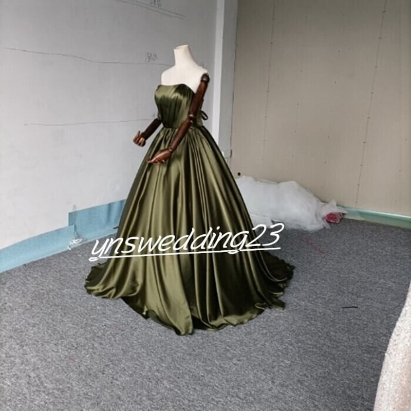 高品質！ カラードレス 深めな緑 光沢サテン ベアトップ 前撮り 結婚式  