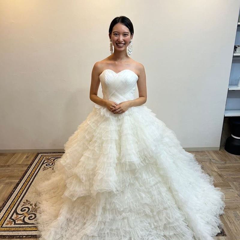 豪華！ ウェディングドレス ベアトップ もこもこドレス ファスナー 細  