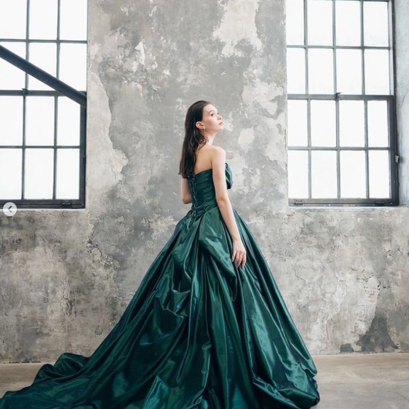 エレガントな緑のウェディングドレス