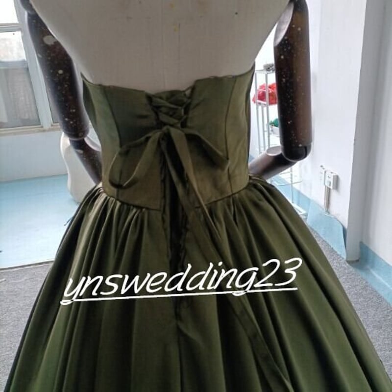 高品質！ カラードレス 深めな緑 光沢サテン ベアトップ 前撮り 結婚式  