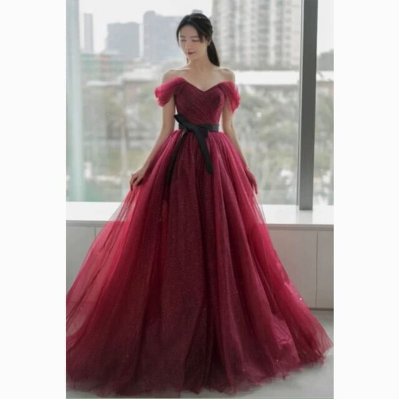 ボルドー色 パーティードレス オフショルダー サッシュベルト 2次会 の  