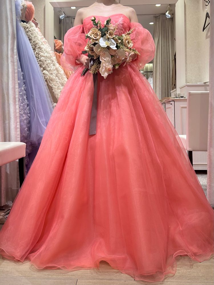 カラードレス ピンク オフショルダー パフスリーブ 編み上げ 裾に繊細  