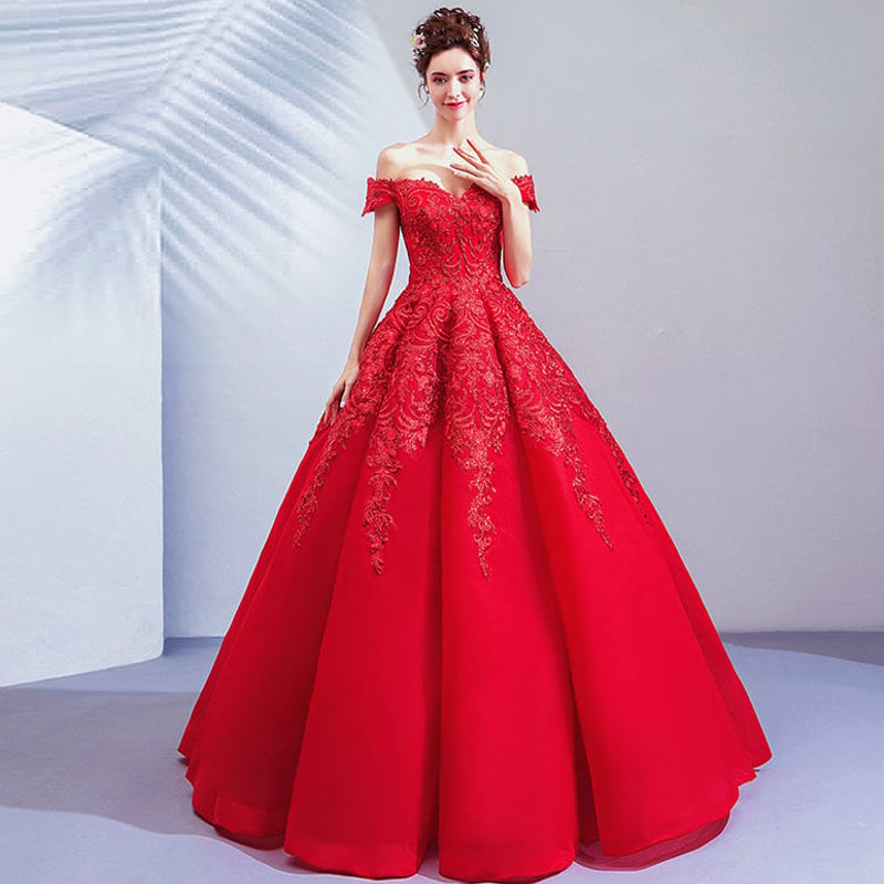 赤ウェディングドレス、二次会ドレス結婚式の二次会で使用