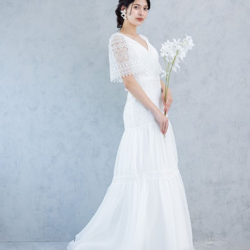 ウエディングドレス デザイン感 背中見せ Vネックドレス ラッフル  