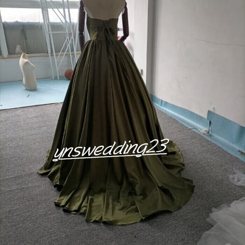 高品質！ カラードレス 深めな緑 光沢サテン ベアトップ 前撮り 結婚式  