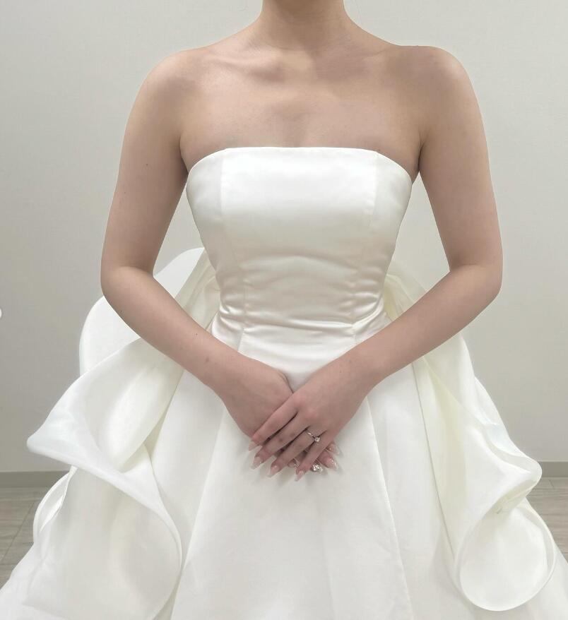 ウェディングドレス ラッフルフリル 抜群のおしゃれ見え ふわふわ 結婚  