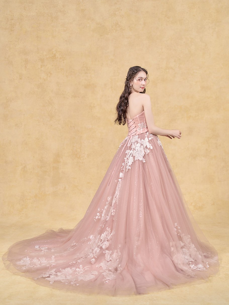 カラードレス ピンク ベアトップ 美しい花レース 裾に繊細レースを  