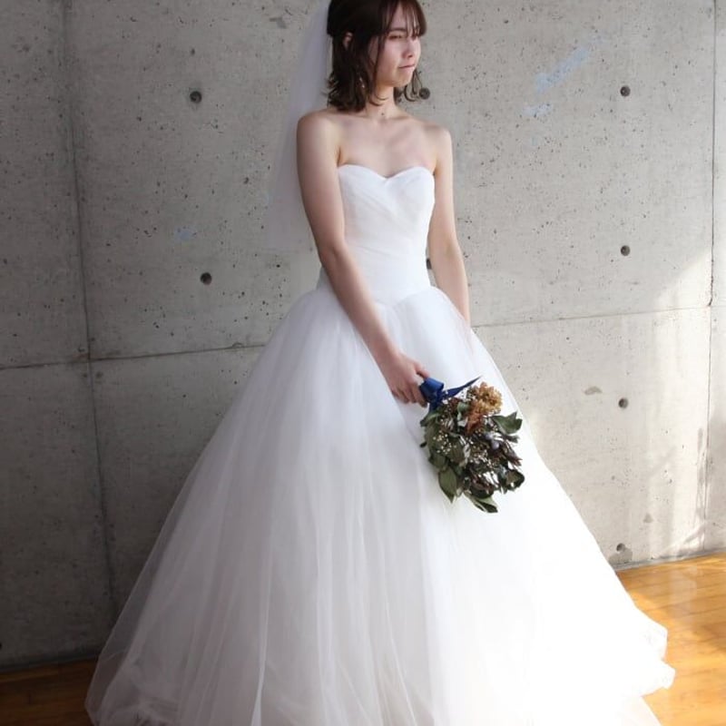 オフホワイト ウエディングドレス 花嫁 結婚式 拳式 可愛い 優しい  