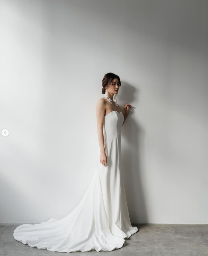 ウェディングドレス ホワイト 上品！ベアトップ ミニトレーン  