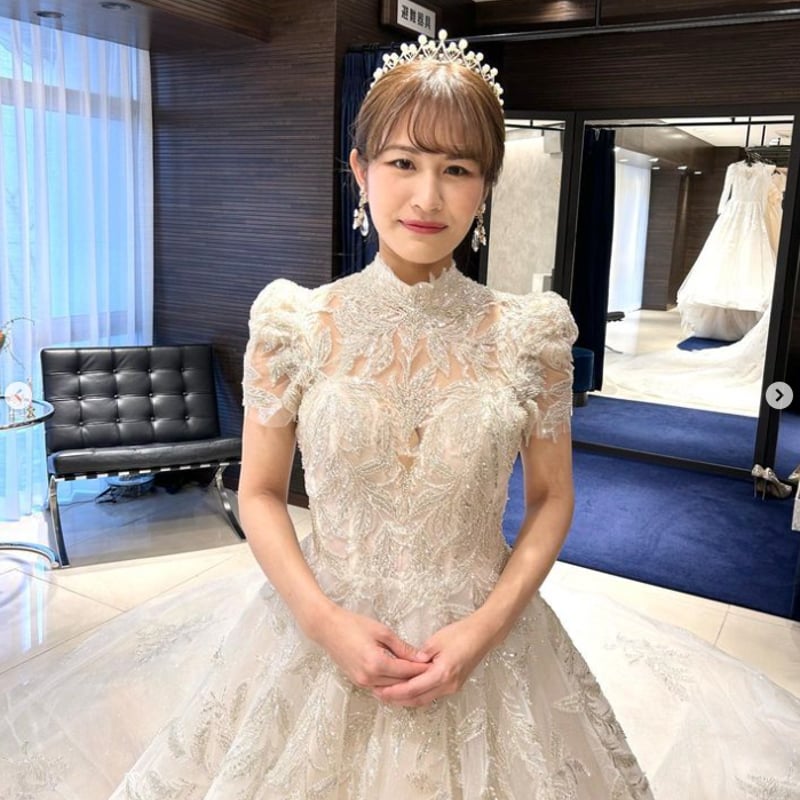 ウェディングドレス ホワイト 上品! 花柄のモチーフ刺繍が ウェディングドレス ホワイト 上品! 花柄のモチーフ刺繍が