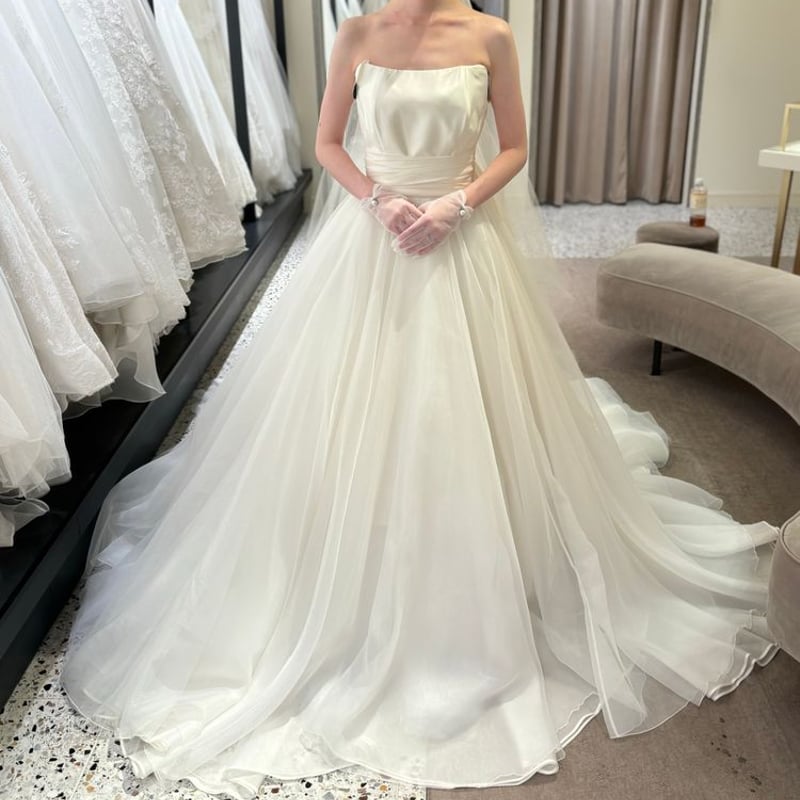 ウェディングドレス 柔らかく重ねたチュールスカート ふっくら柔らかな  