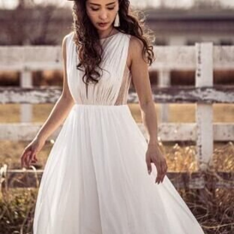 ウエディングドレス 前撮りフェミニンライン Aライン ノースリーブ V  