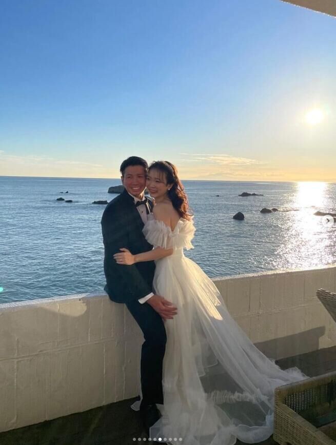 ウェディングドレス ホワイト 人気上昇！ 憧れのドレス フリル袖 オフ  