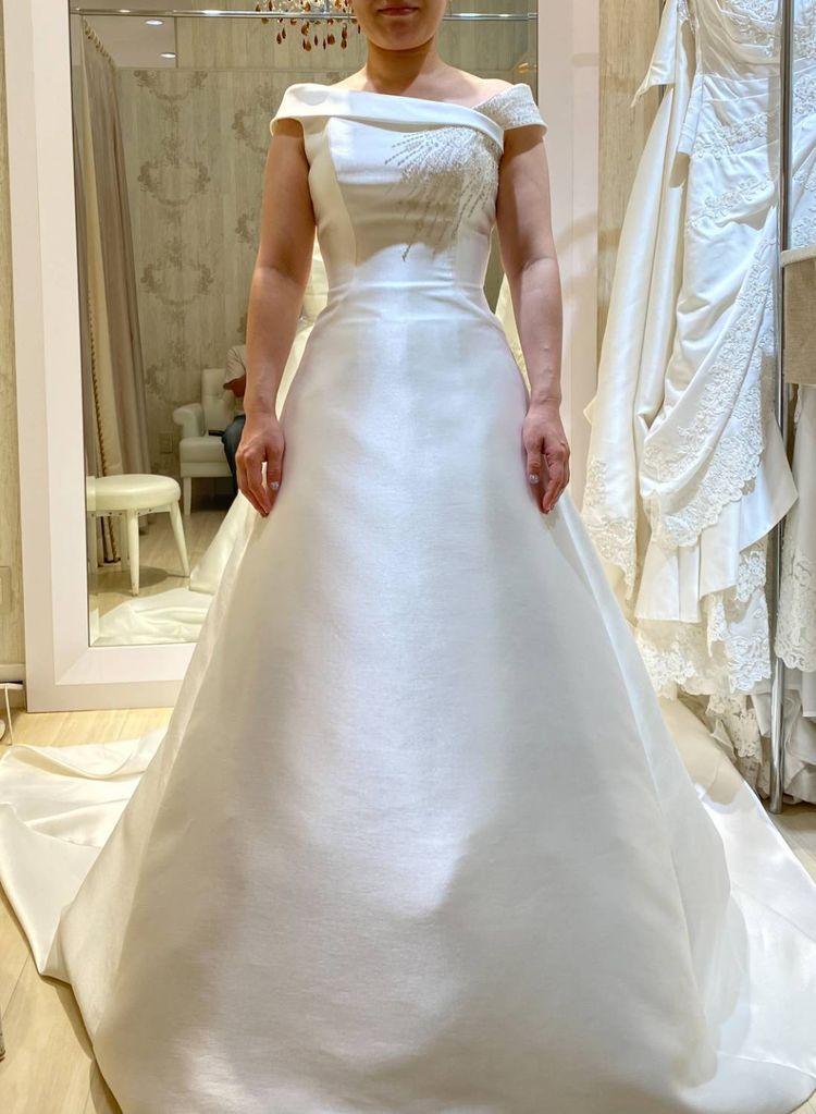 ウエディングドレス キラキラのハンドビーディング オフショルダー  