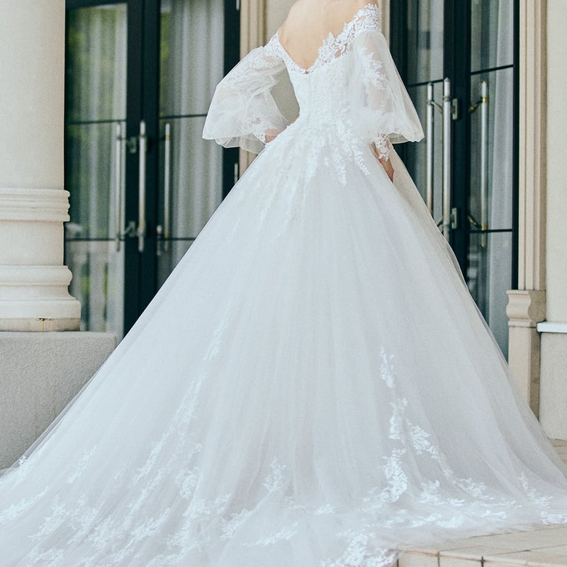 豪華！ウェディングドレス オフショルダー ロングスリーブ 裾に繊細  