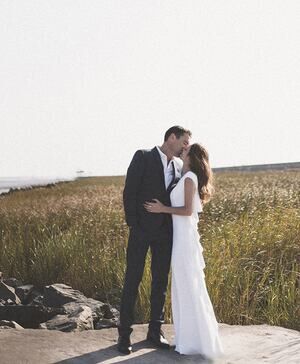 セクシー ワンショルダー ウェディングドレスラッフルフリル 花嫁 2次  