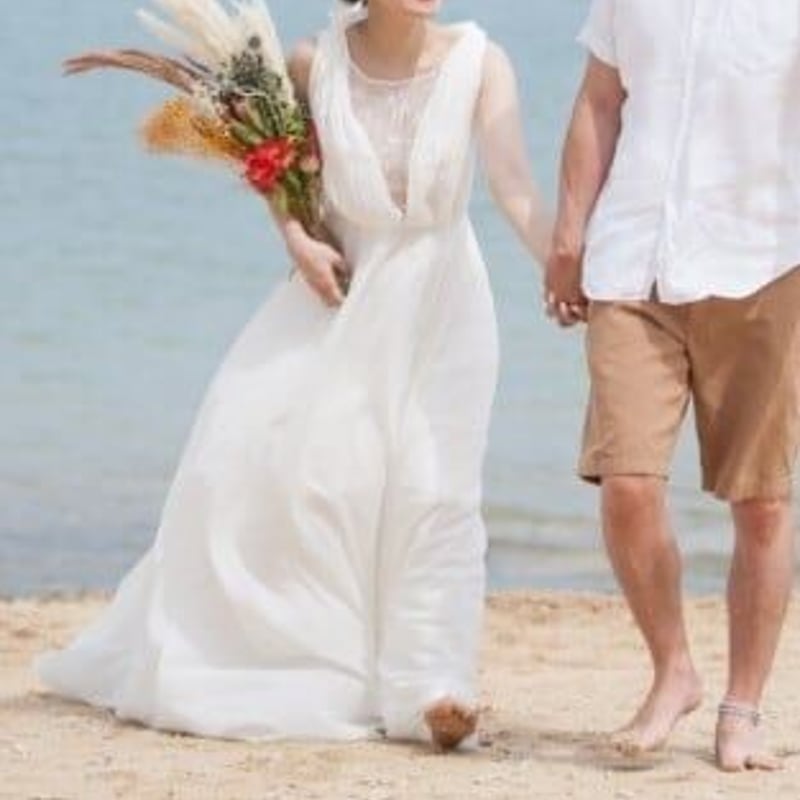 ウエディングドレス 前撮りフェミニンライン Aライン ノースリーブ V  