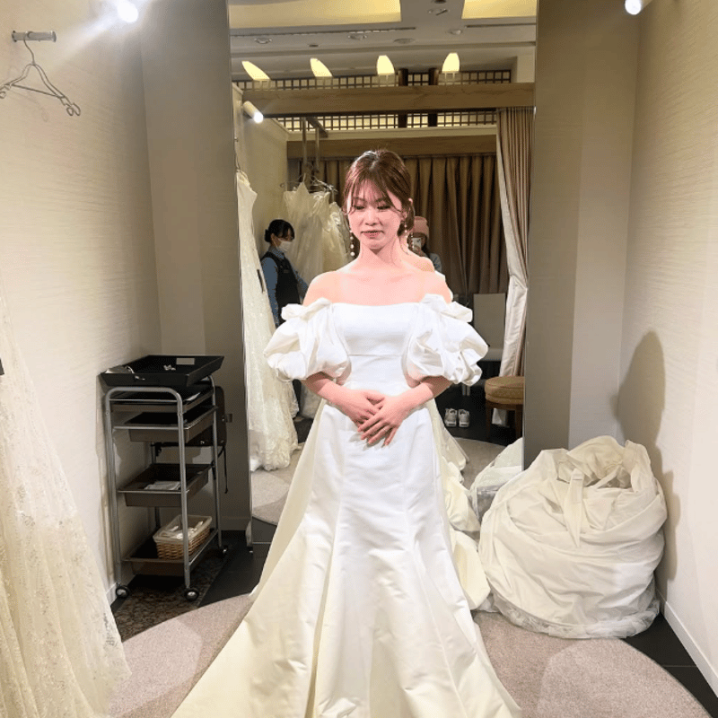 オフショルダー ボリューム袖 パフスリーブ Aライン 二次会 前