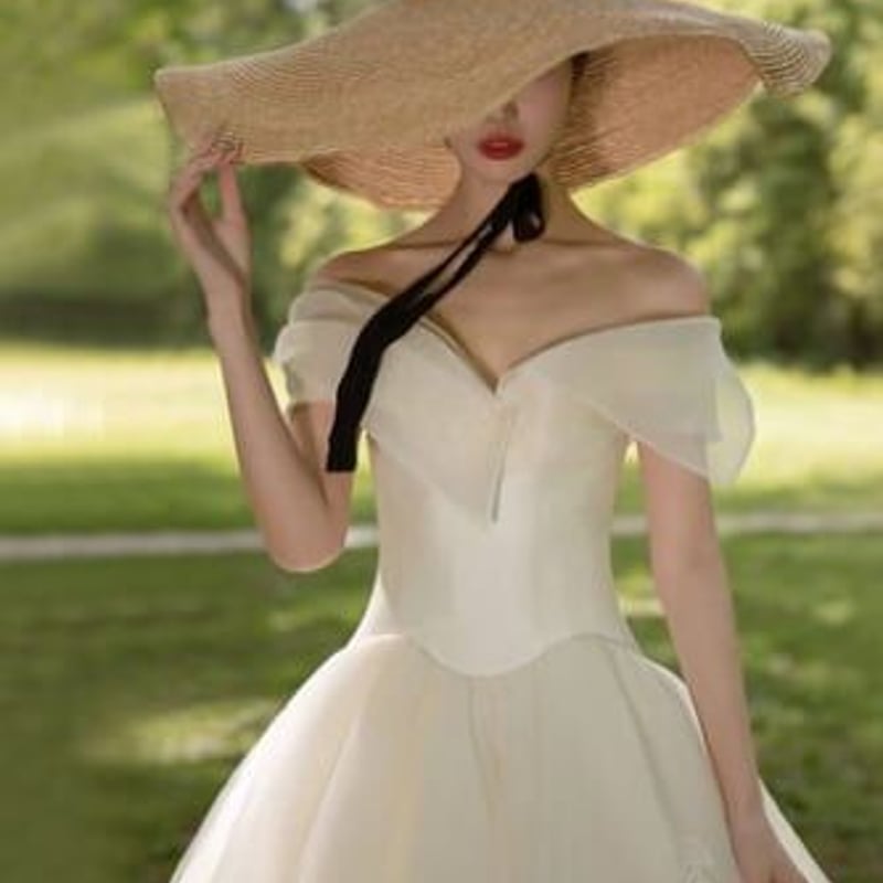 フランス風 エレガント ウエディングドレス オフショルダー トレーン  