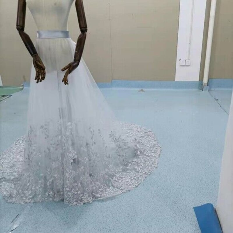 大人気上昇チュールスカート 薄グレー リーフ刺繍 華やかなトレーン  