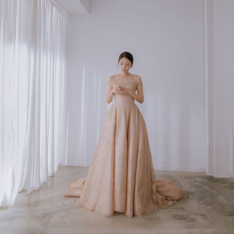 ウエディングカラードレスシャンパンゴールドチュールオフショルダー
