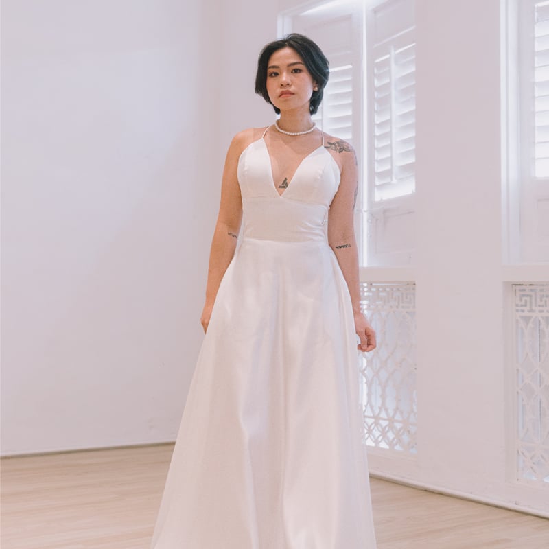 パーティードレス 光沢サテン Vネックドレス キャミソール スレンダー  