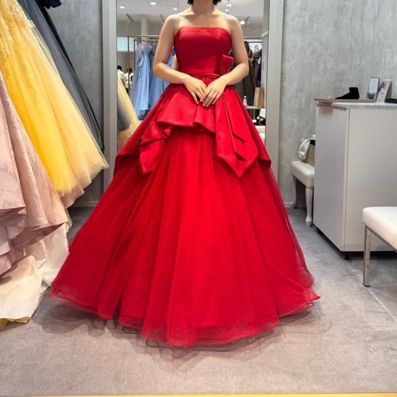 カラードレス ボルドー色 ベアトップ チュールスカート デザイン感  