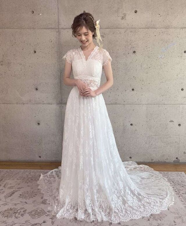 背中見えウェディングドレス大人きれい バックスタイルが印象的！おすすめの背中見せドレス6選