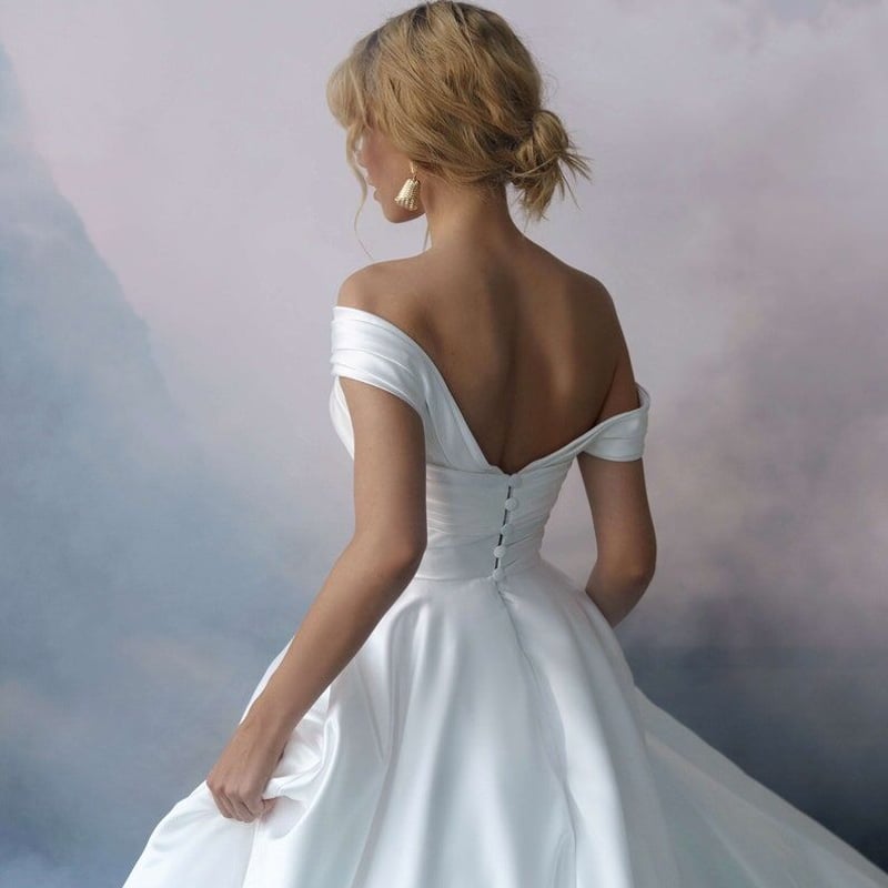 披露宴/結婚式 可愛い パーティードレス Aライン 光沢サテン オフ  