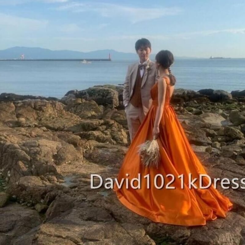 ウエディングドレス テラコッタ色 光沢サテン おしゃれ上級者に人気  