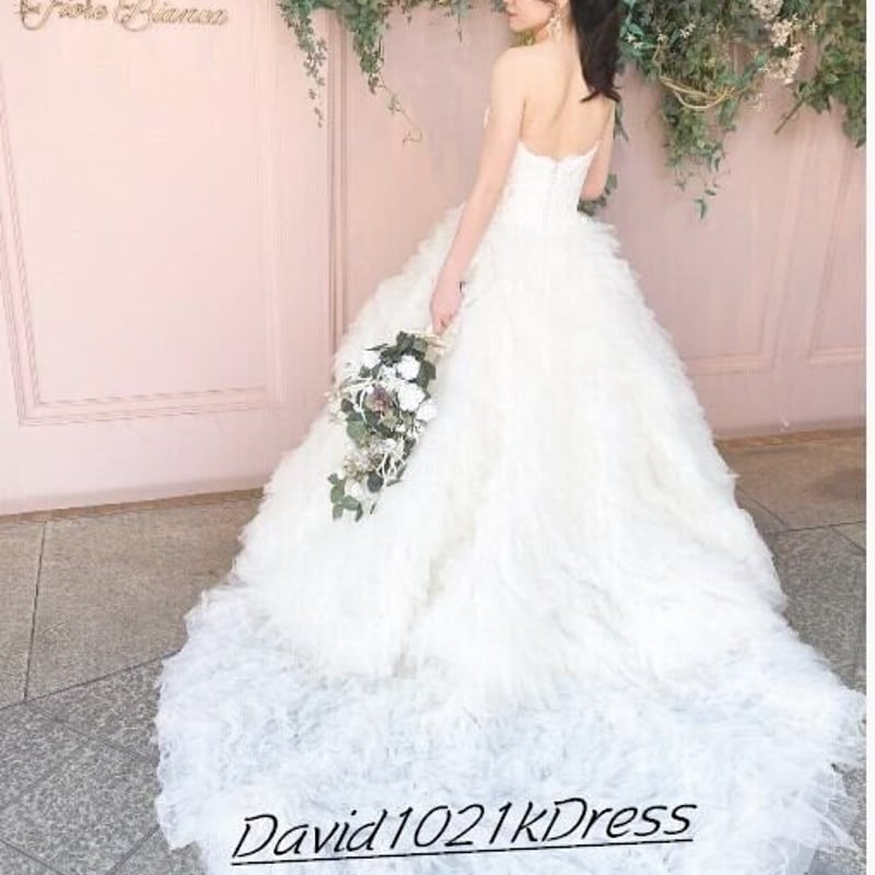 ベアトップウェディングドレス結婚式 ウエディングドレス ベアトップ オフホワイト 滑らか 披露宴