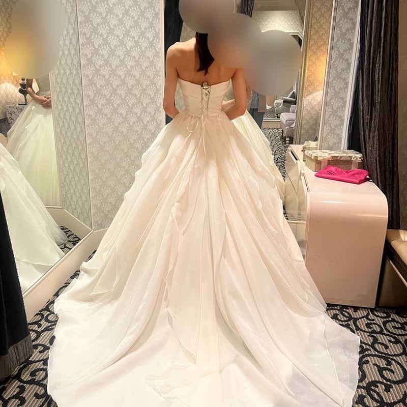 ウェディングドレス ベアトップ ラッフルフリル 可愛い エアリー感  