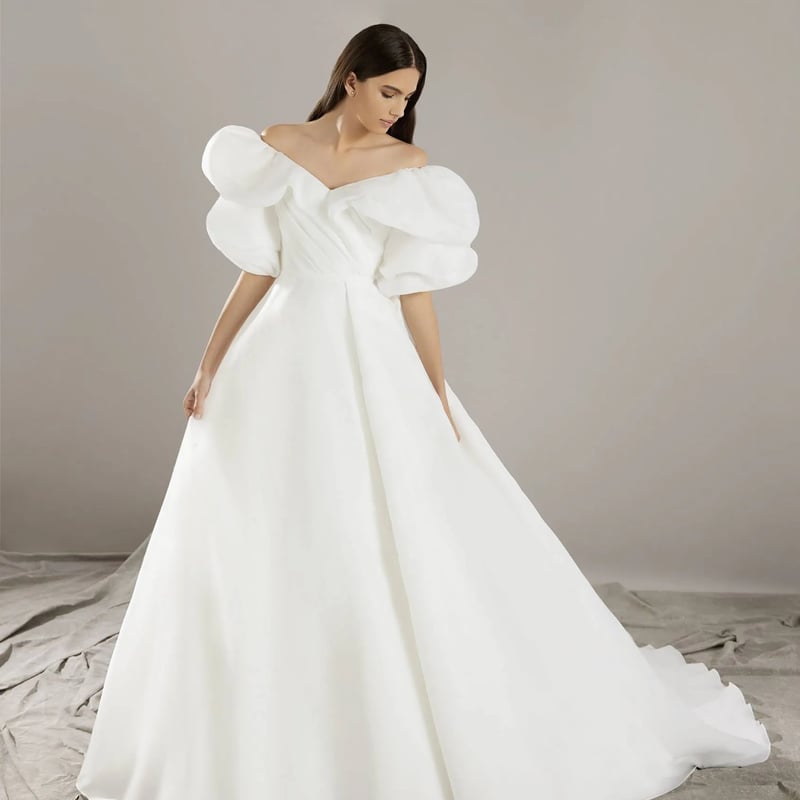 ウェディングドレス 姫袖 優しい デザイン感 オフホワイト ファスナー  