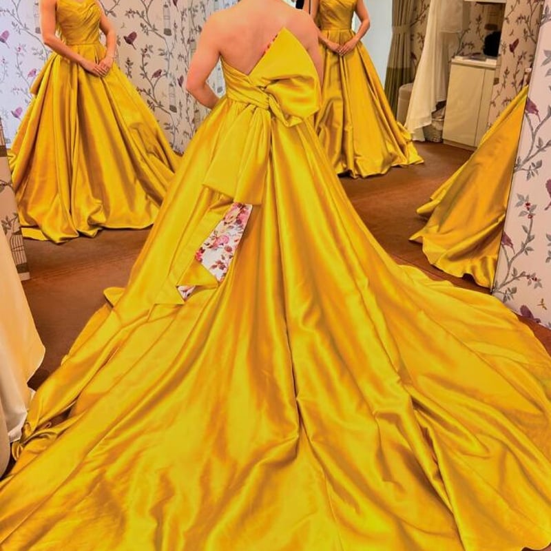 カラードレス イエロー リボン 光沢感 華やか ブライダル 結婚式  