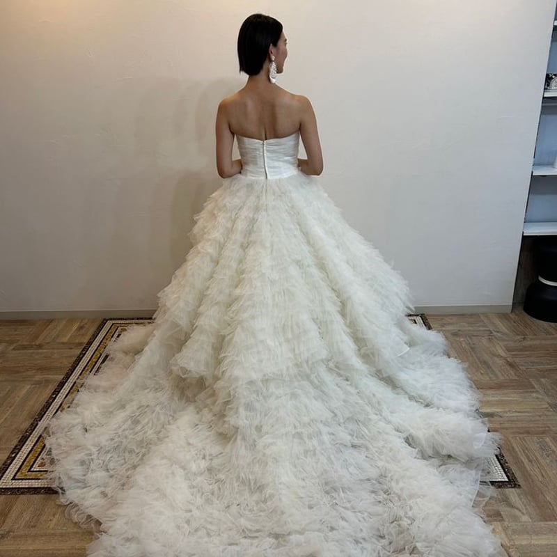 豪華！ ウェディングドレス ベアトップ もこもこドレス ファスナー 細  