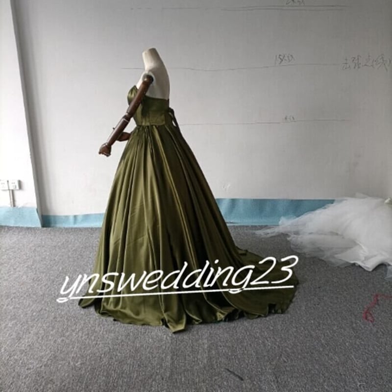 高品質！ カラードレス 深めな緑 光沢サテン ベアトップ 前撮り 結婚式  