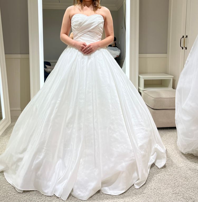 ウェディングドレス シルクタフタ ベアトップ オフホワイト 優しい  